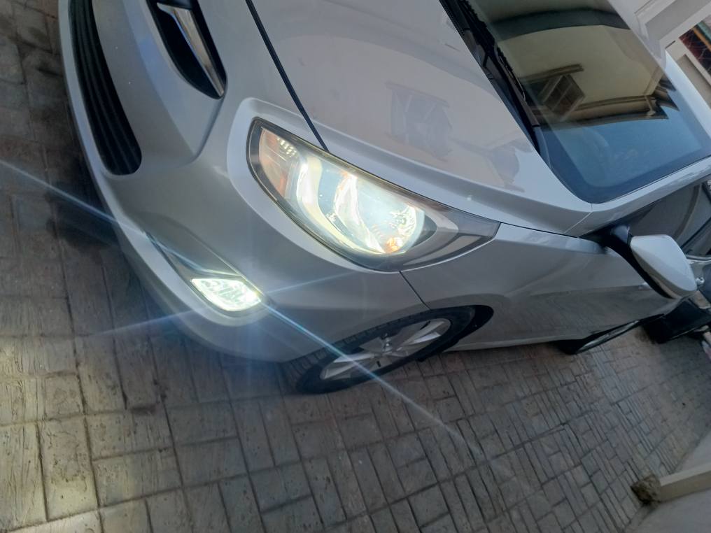 A picture of Hyundai Accent 2013