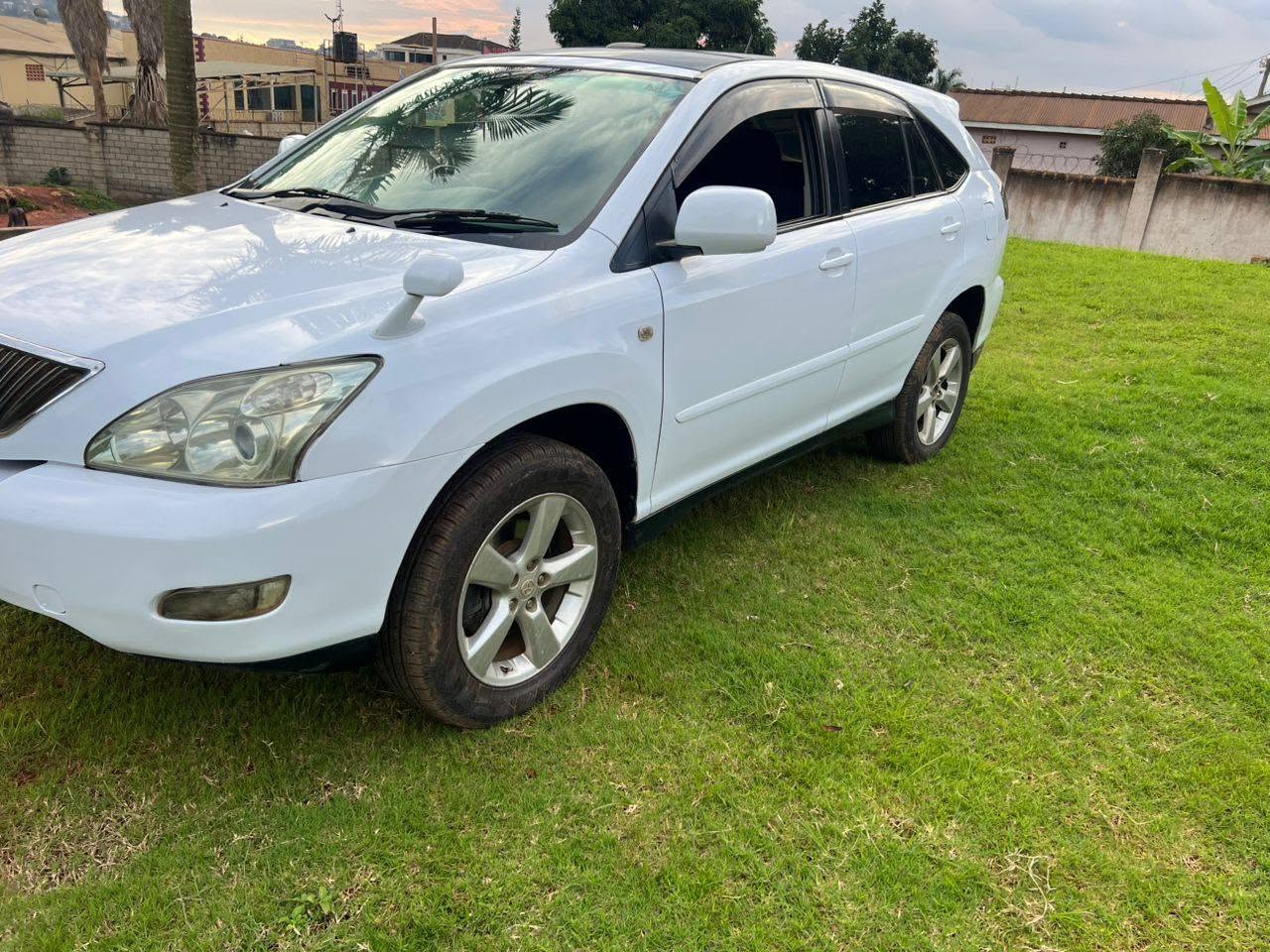 A picture of Toyota harrier kawundo 28m money needed