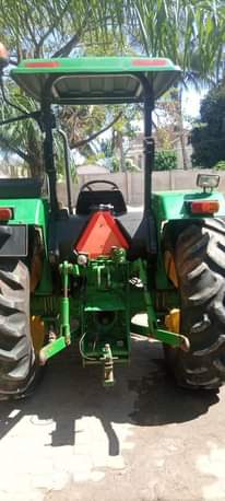 A picture of Tractor john Deere Price Bei 58M Namba DC mpya sana