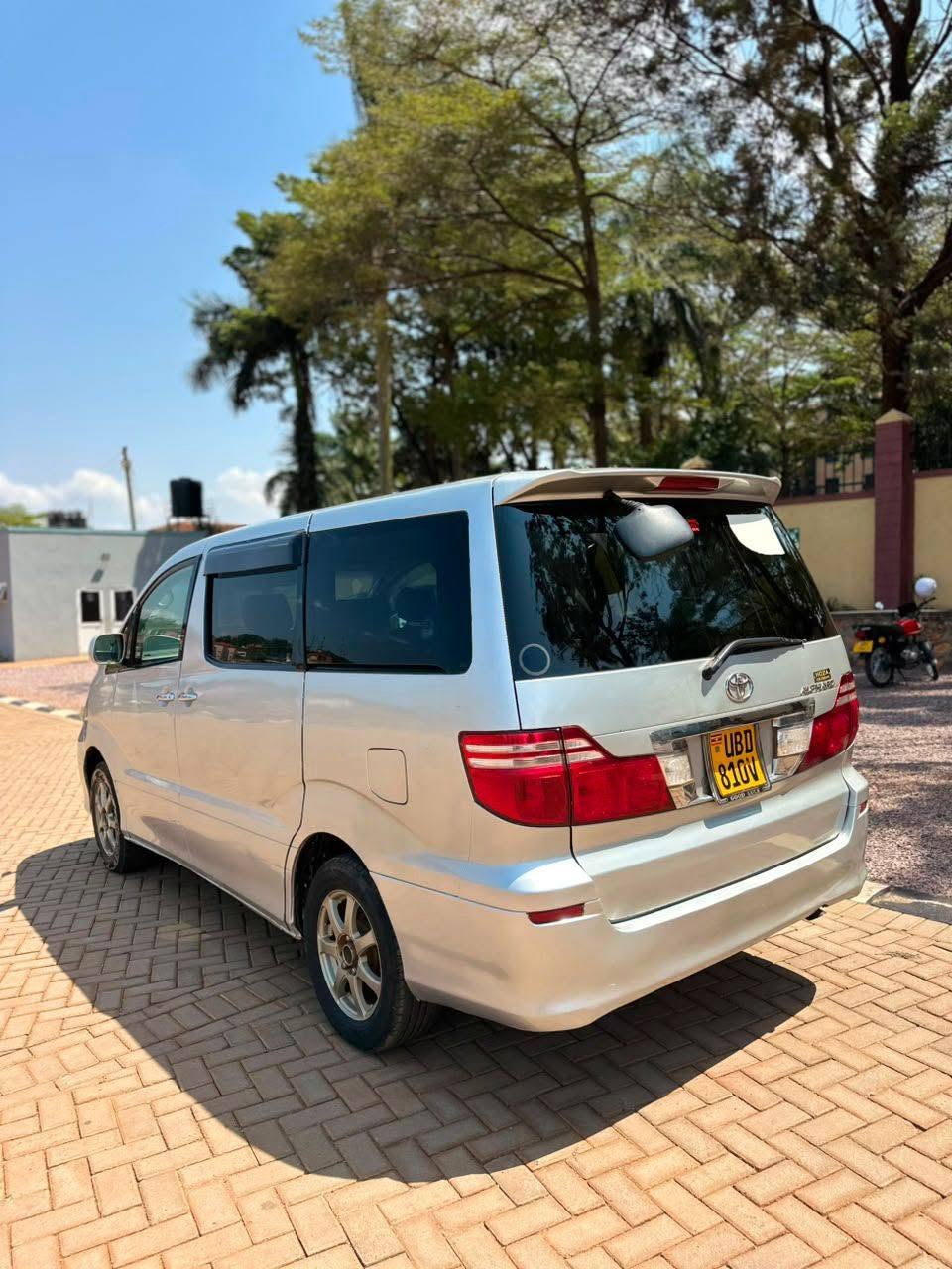 A picture of ALPHARD 2 4CC ON SALE 17M Slightly negotiable In perfect
