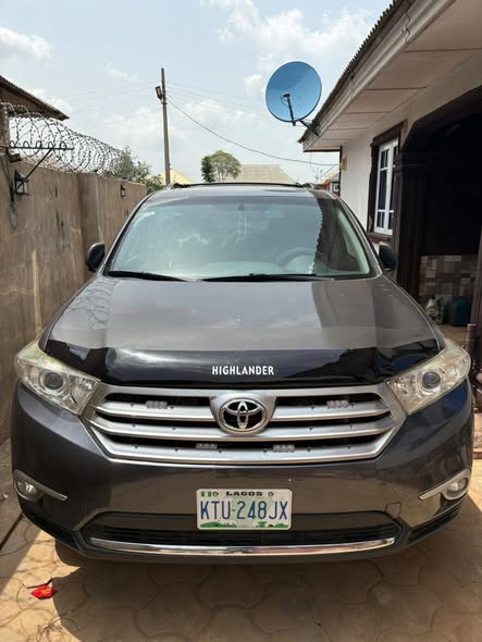 A picture of Toyota Highlander 2013