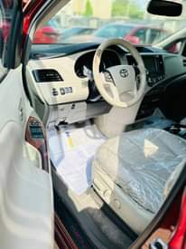 A picture of Direct Belgium Toyota sienna 2016 model full option XLE keyless