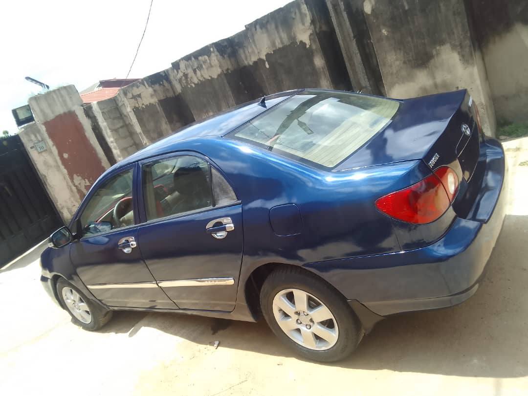 A picture of Toyota Corolla 2004