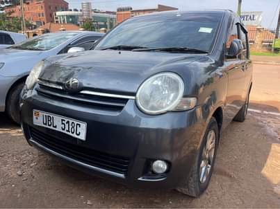 A picture of Toyota Sienta