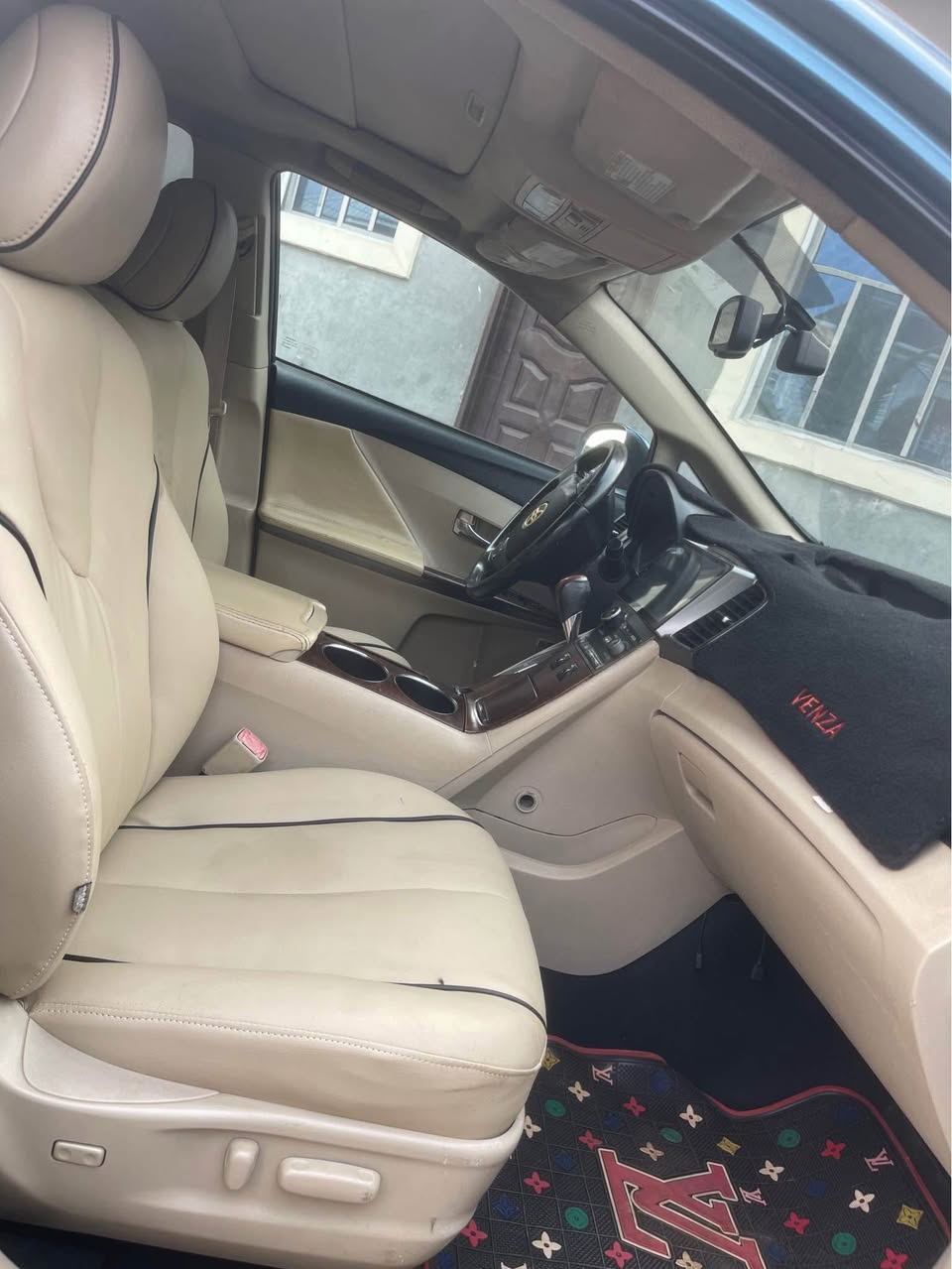 A picture of Distress distress Toyota venza 2010 full uption 07041840355
