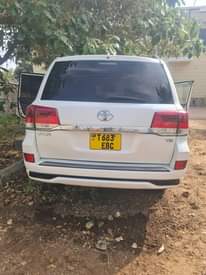 A picture of TOYOTA LANDCRUISER VXR V8 GOOD NEW FOR SELL 100M SO
