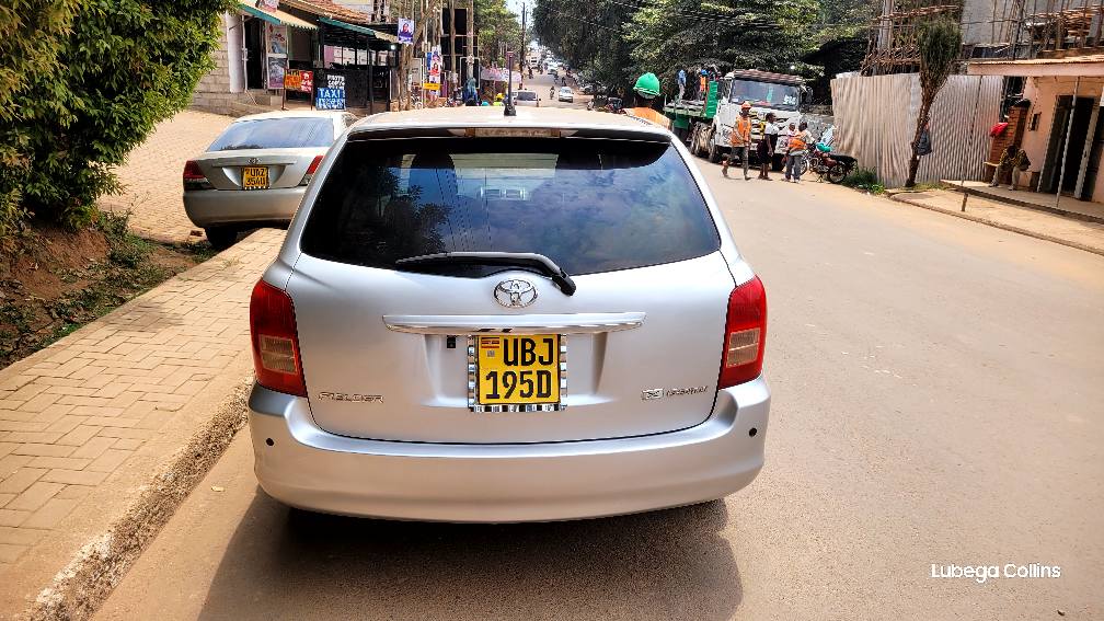 A picture of Toyota fielder Silver buy and drive condition