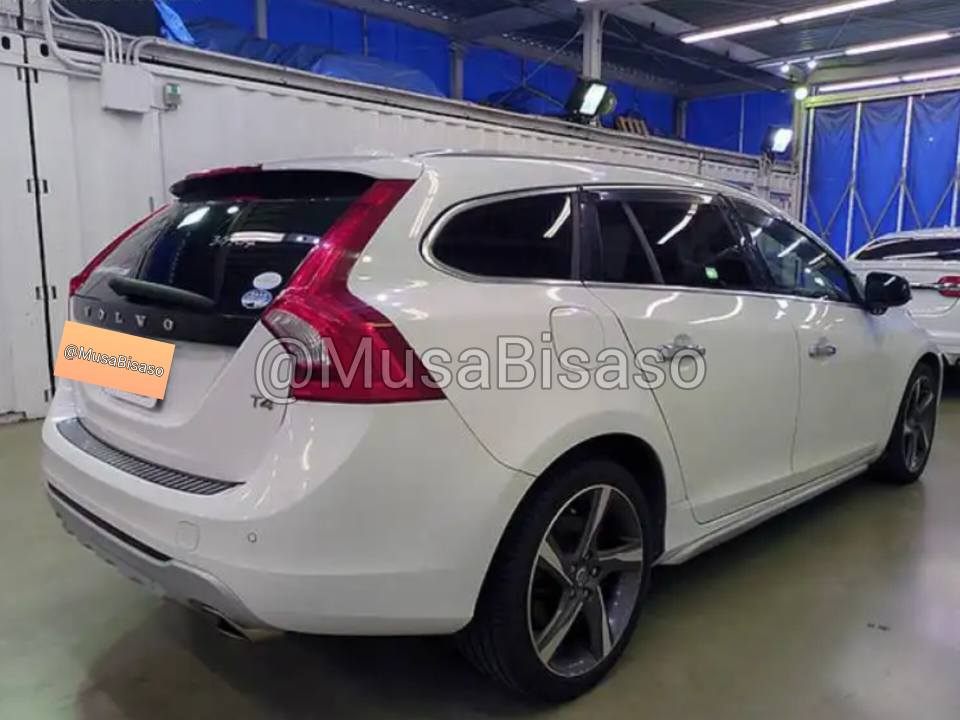 A picture of VOLVO V60 2012