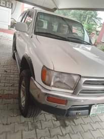 A picture of 1999 Toyota 4Runner