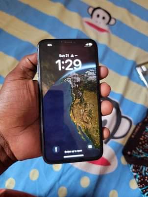A picture of I phone x gb gb64