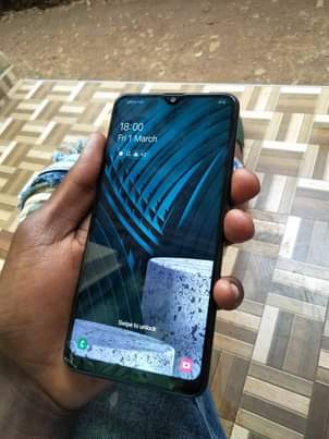 A picture of Samsung galaxy A20s and A01 180k and 120k