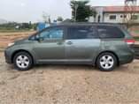 A picture of Toyota Sienna 2010