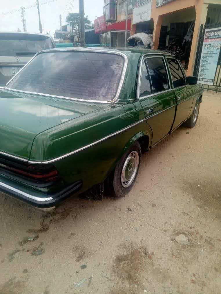 A picture of Mercedes Benz