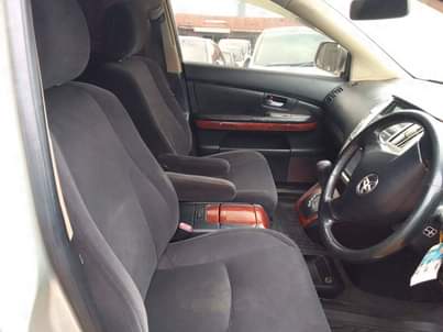 A picture of 2004 Toyota Harrier 2004