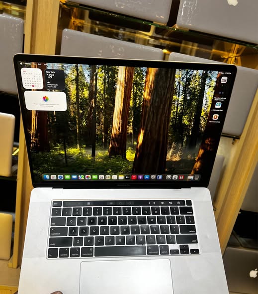A picture of MacBook Pro 2019 15