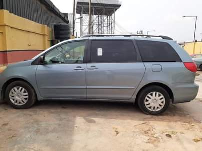 A picture of TOKUNBO Toyota Sienna YEAR MODEL 2008 TRANSMISSION Automatic CONDITION Buy