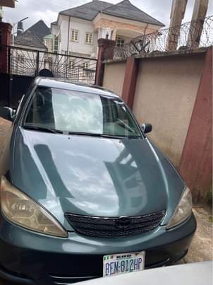 A picture of 2004 Toyota Camry