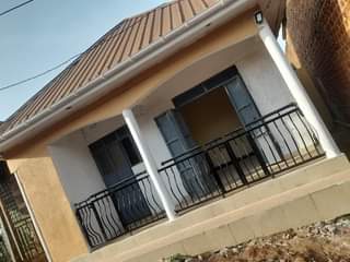 A picture of 5 single rooms and 1 double room for sale at