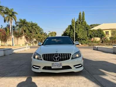 A picture of BELGIUM STANDARD 2009 MERCEDES BENZ C300 WITH COMPLETE ORIGINAL PAPERS