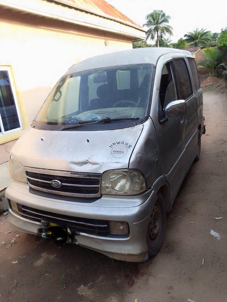 A picture of 2006 Daihatsu atria 4 plug