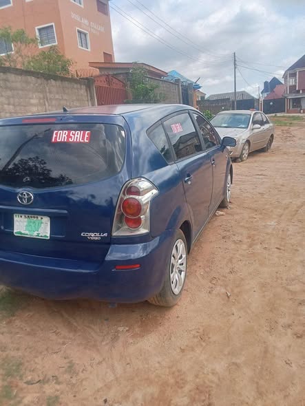 A picture of 2001 Toyota verso