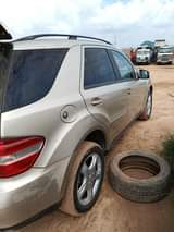 A picture of Mercedes benz ML350 2006