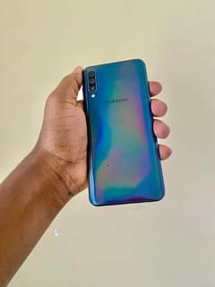 A picture of samsung A50 128GB