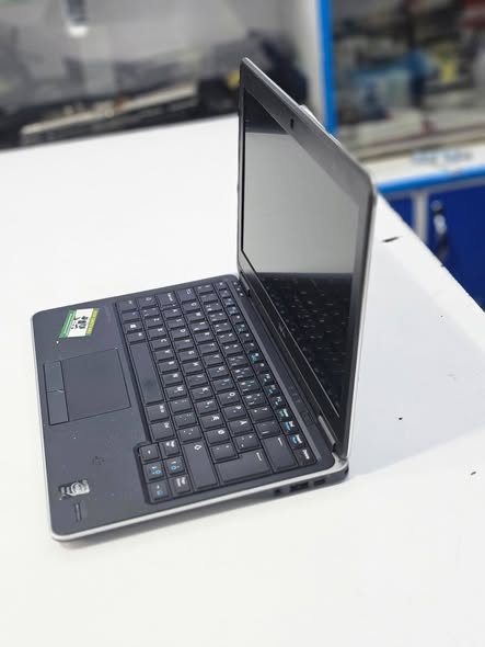 A picture of Dell latitude 7240