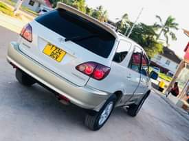 A picture of TOYOTA HARIER