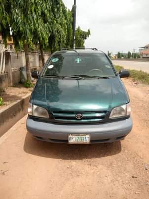 A picture of Toyota sienna