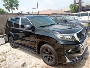 A picture of GX 470 Lexus Jeep upgraded to Land Cruiser Prado 2023