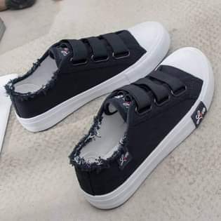 A picture of Ladies sneakers