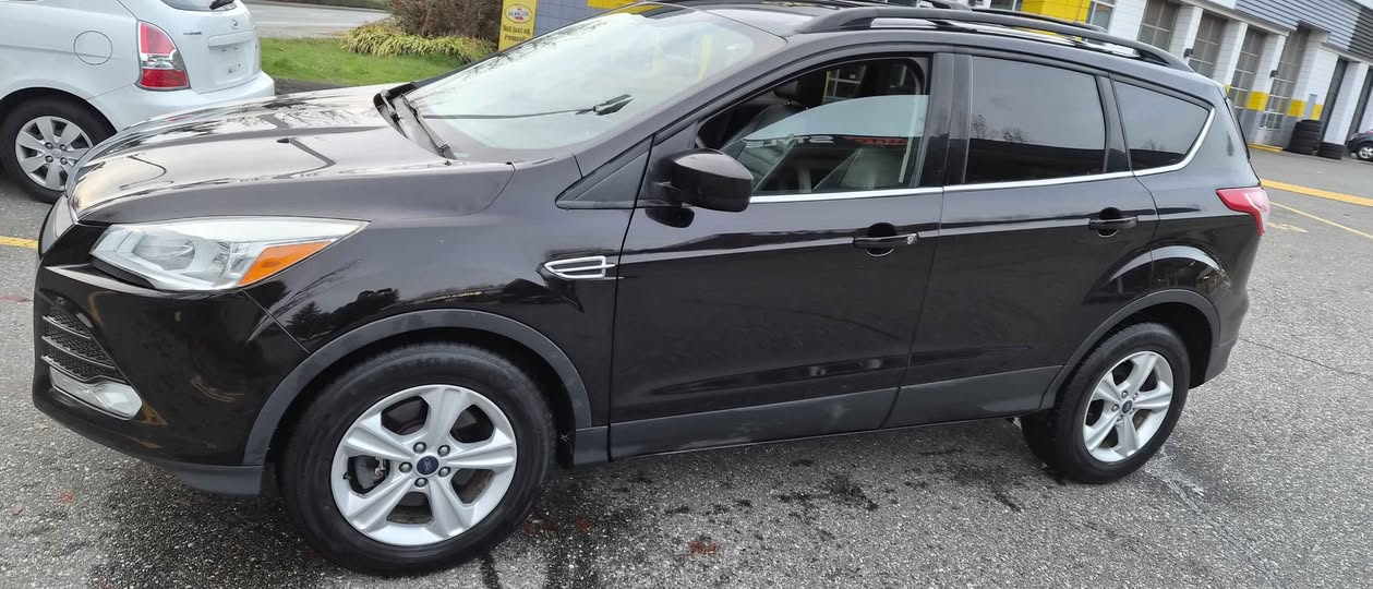 A picture of 2013 Ford Escape SE auto AWD 1 owner excellent car