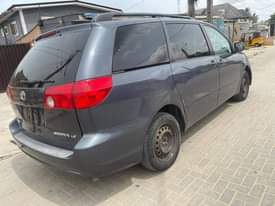 A picture of 2006 Toyota Sienna