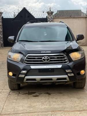 A picture of Toyota Highlander 2011