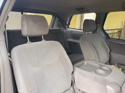 A picture of LE Toyota sienna