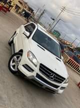 A picture of Benz ml350