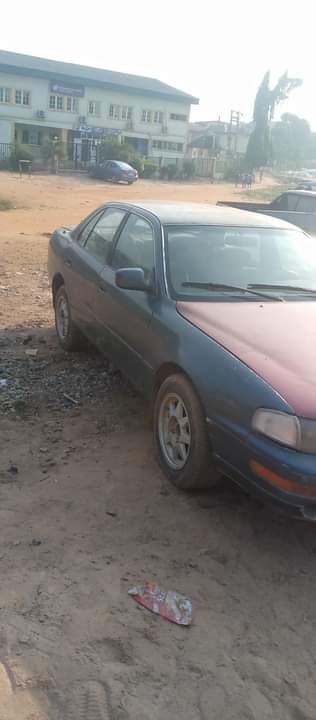 A picture of Toyota Camry orobo 2001