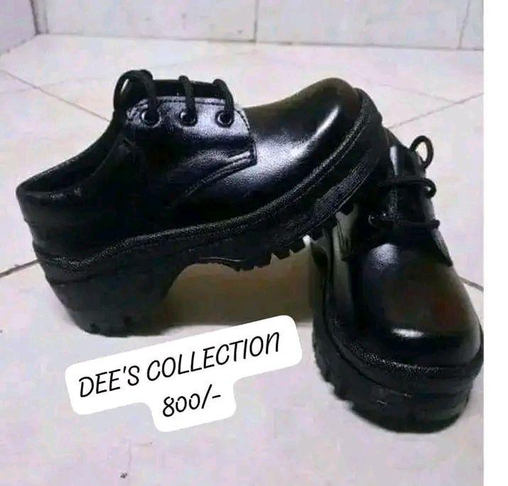 A picture of School shoes