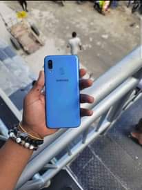 A picture of Samsung A40