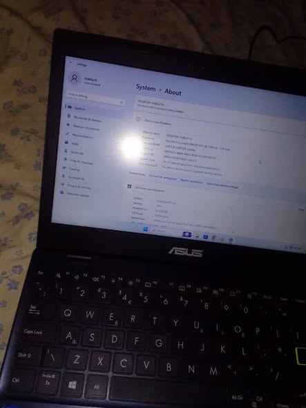 A picture of ASUS LAPTOP 380k