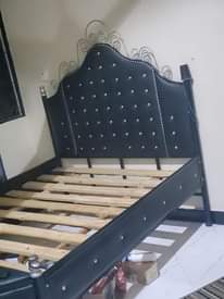 A picture of Bed used for sale 0693216029 bei ni 180 000