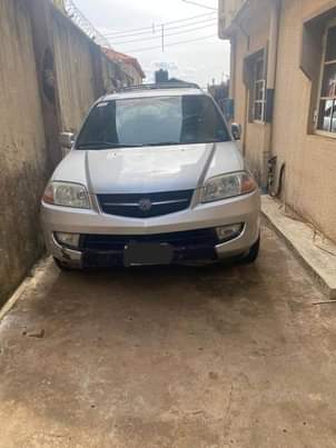 A picture of 2004 Acura MDX Formica