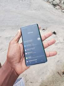 A picture of SAMSUNG S10