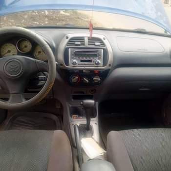 A picture of Toyota Rv4 year 2005 first body