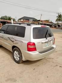 A picture of Toyota Highlander direct 04 neatly painted on first body pan