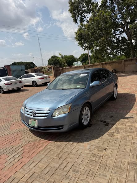 A picture of Toyota Avalon Keyless 2008 model am the owner direct 2
