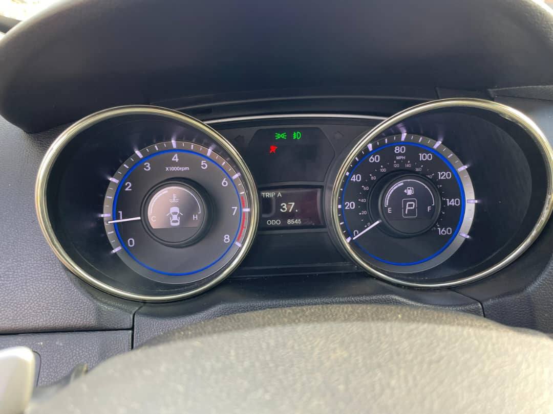 A picture of HYUNDAI SONATA SE 2013