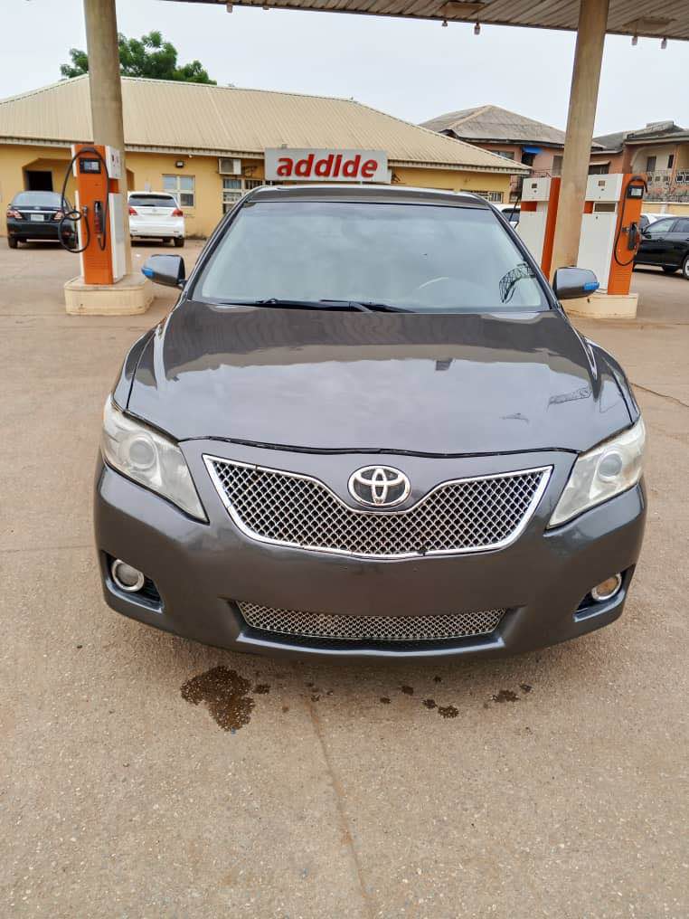 A picture of Toyota Camry 08 V6 everywhere thing working perfect painting on