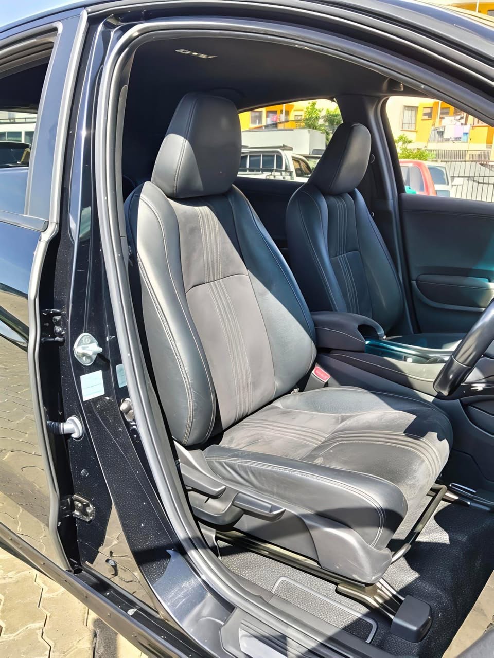 A picture of 2018 Honda vezel rs